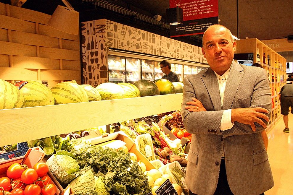 Ignasi Llobet, director general del Grup Llobet, al supermercat Ca l'Arpellot de Navàs.