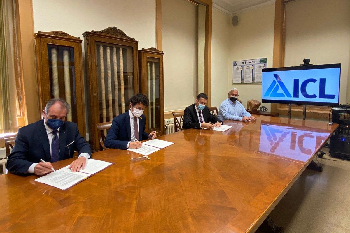 Signatura del conveni entre ICL i la Generalitat