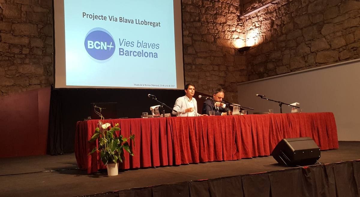 El vicepresident segon de la Diputació, Marc Castells, explicant el projecte de les Vies Blaves al Museu de la Tècnica de Manresa