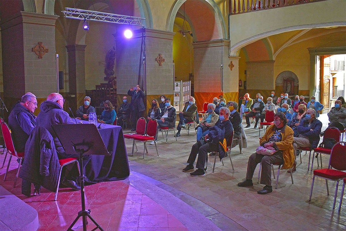 Imatge del públic assistent a una de les presentacions de llibres