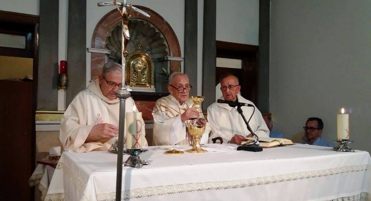 Josep Maria Gasol oficiant la missa commemorativa dels seus 70 anys com a religiós