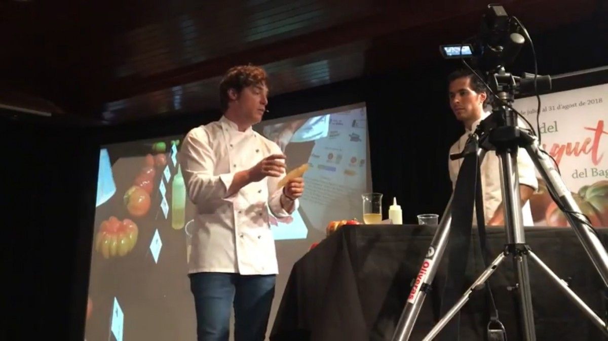 VÍDEO Jordi Cruz mostra com es deconstrueix un pa amb tomàquet