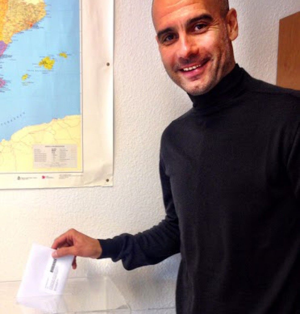 Josep Guardiola votal al Consulat Espanyol de Munic.