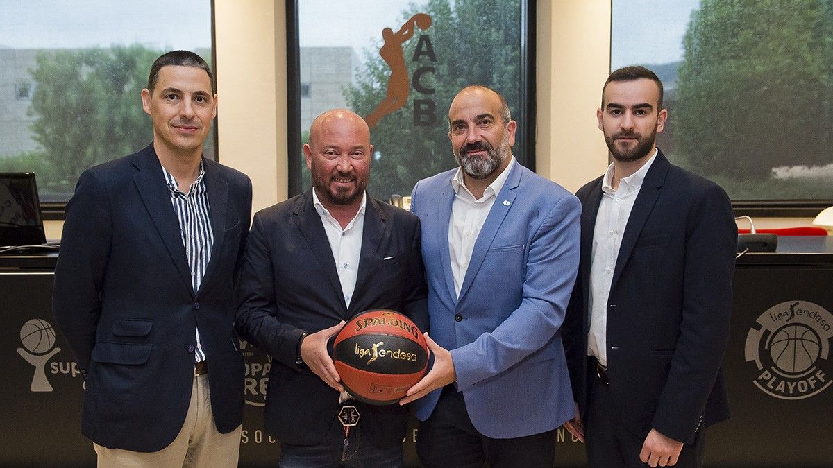 Representants del Bàsquet Manresa i el Breogan de Lugo, els dos nous equips ACB