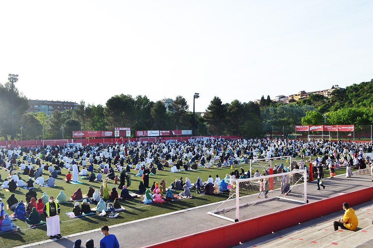 Celebració de la fi del ramadà al Camp de futbol de Manresa