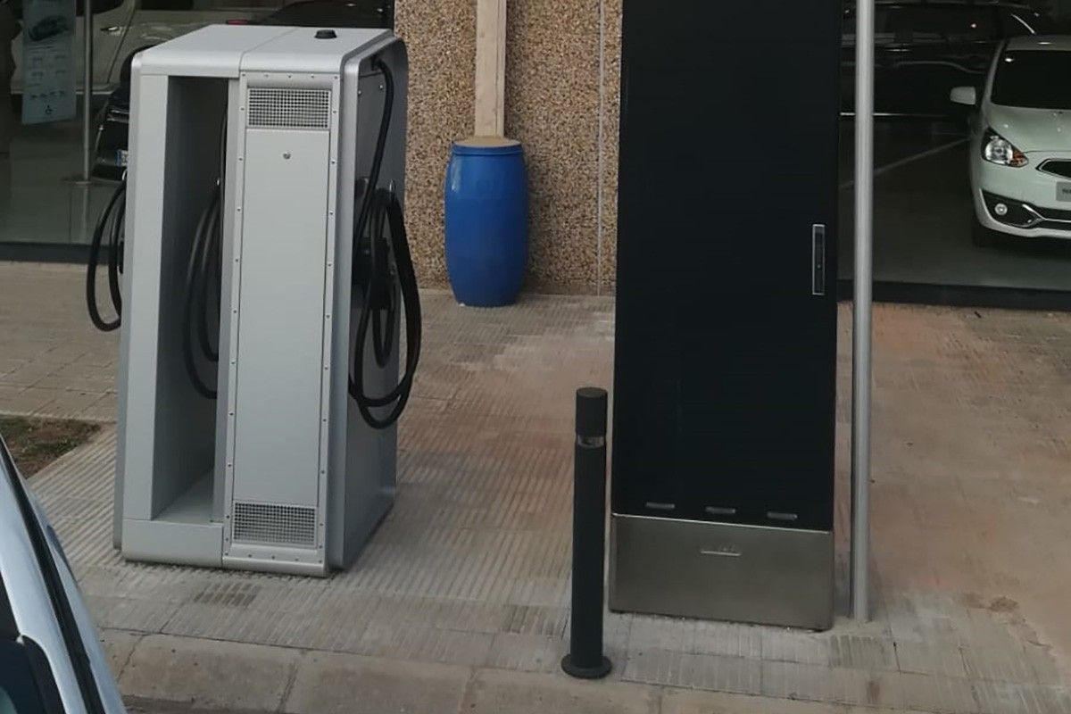 Nou punt de recàrrega per a vehicles elèctrics a Sant Fruitós