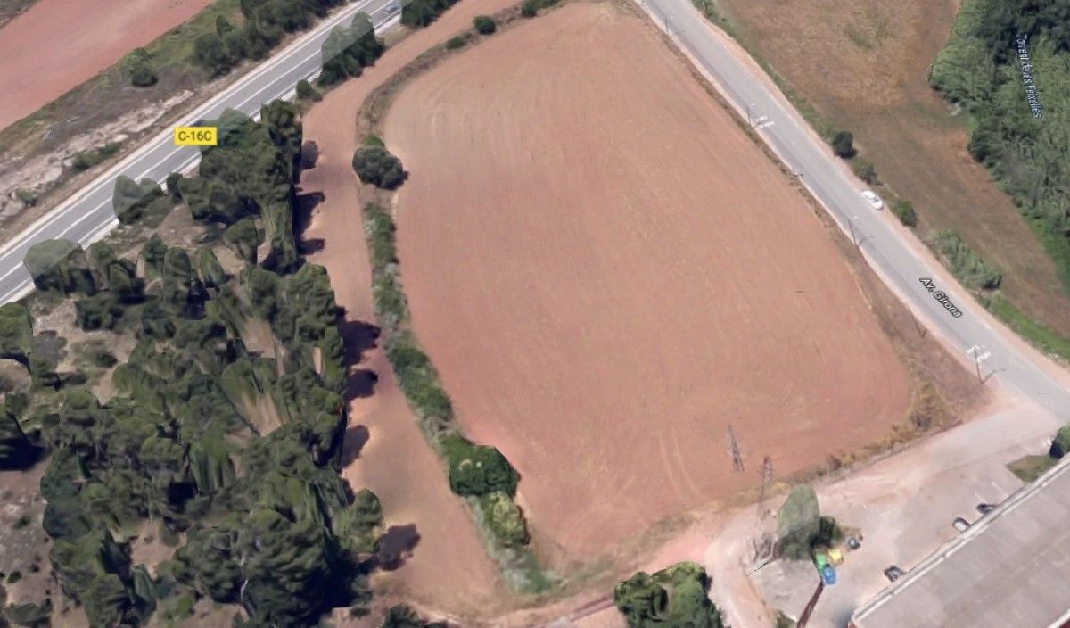 Imatge aèria del terreny on Ampans construirà el centre d'ensenyament i residència