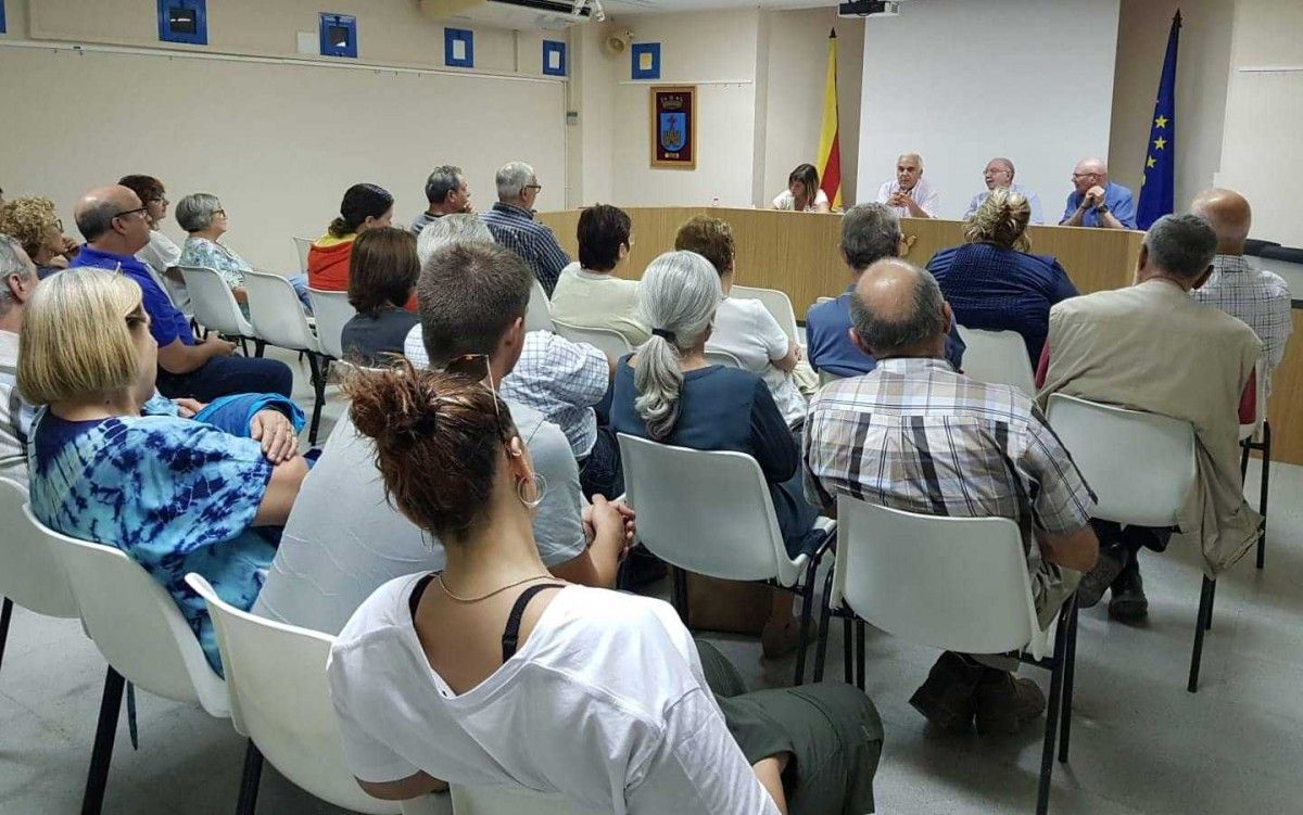 La reunió, impulsada per la plataforma Salvem Callús, va comptar amb la participació de veïns, de representants municipals i de l'advocat Joan Planas