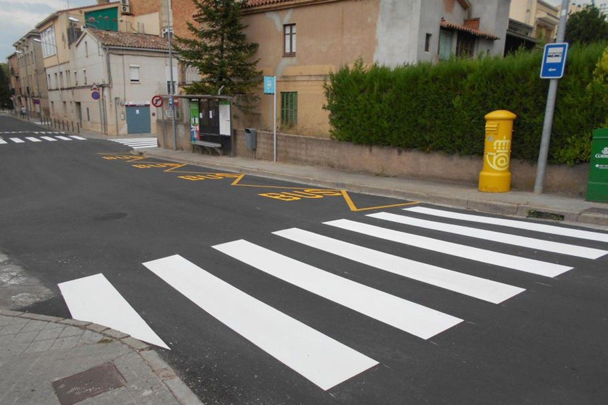 Treballs de pavimentació i senyalització realitzats al carrer Cadí