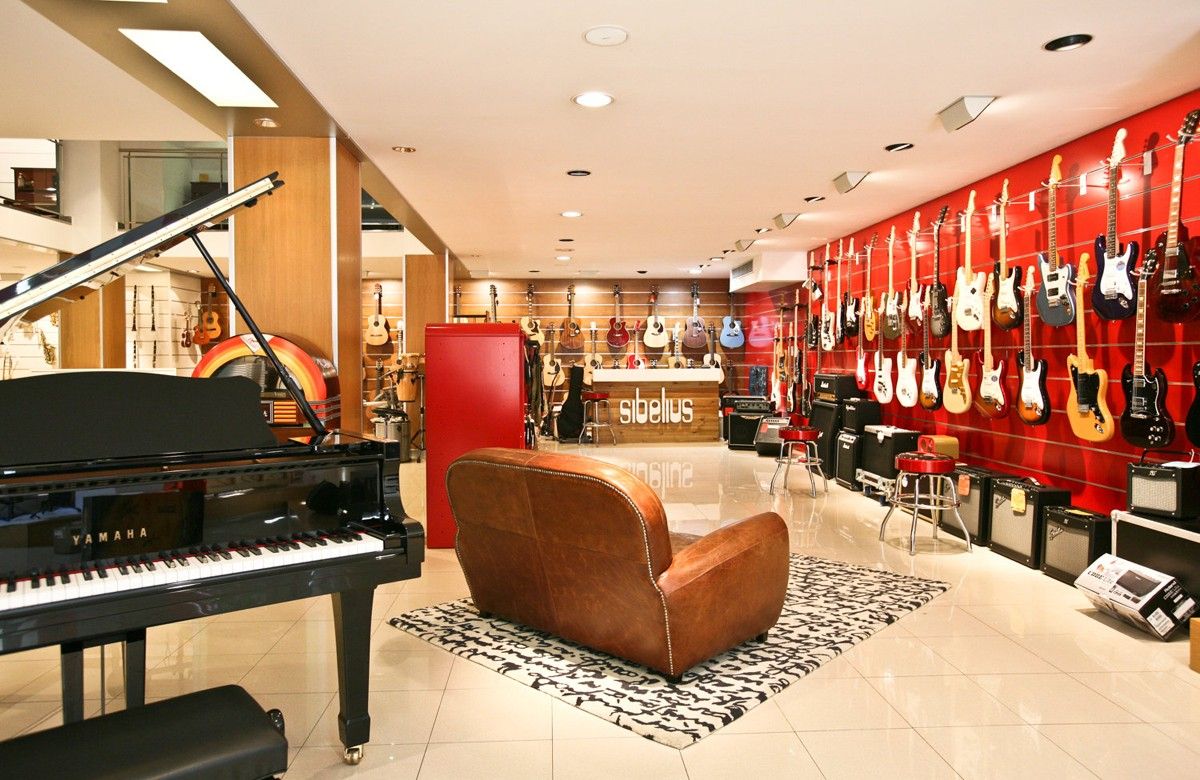 Interior de la botiga d'instruments musicals Sibelius