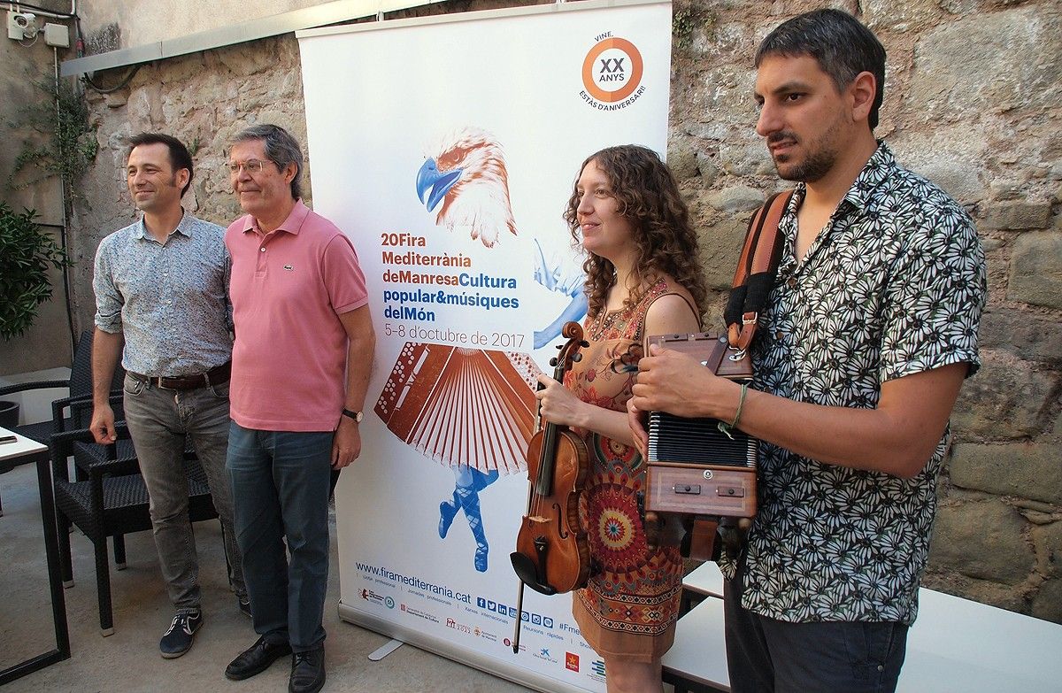 David Ibáñez, director artístic de Fira Mediterrània; Ignasi Perramon, de D'Arrel, i Coloma Bertran i Marc del Pino, integrants del grup Duetu