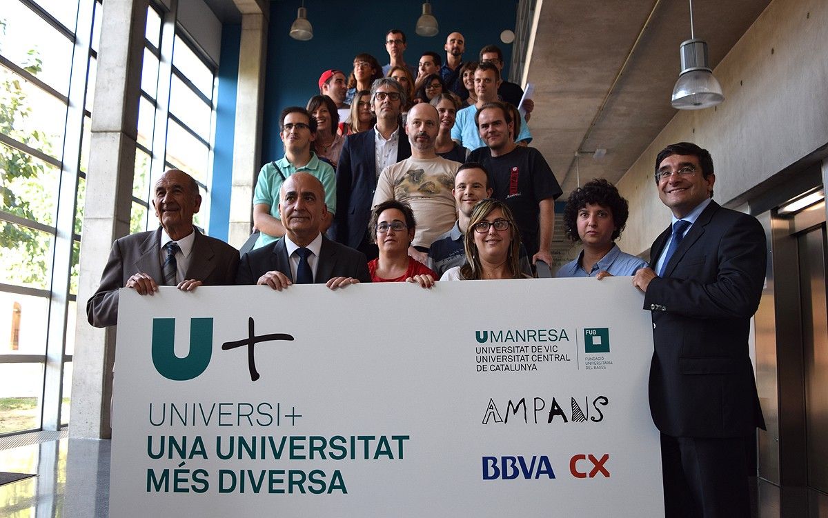 Professors, directius i alumnes del programa UniversiMés