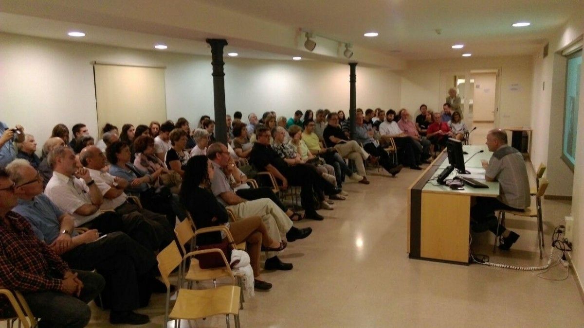 Gairebé un centenar de persones van assistir a la presentació del llibre 'La Barcelona Jueva', de Josep Alert