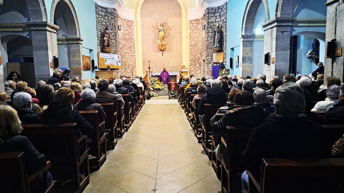Funeral per Fina Moyano i Domènec Seubas a l'església de Navarcles