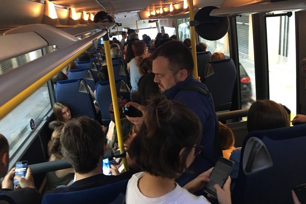 Passatgers de la línia Manresa - Barcelona, aquest dimecres al matí