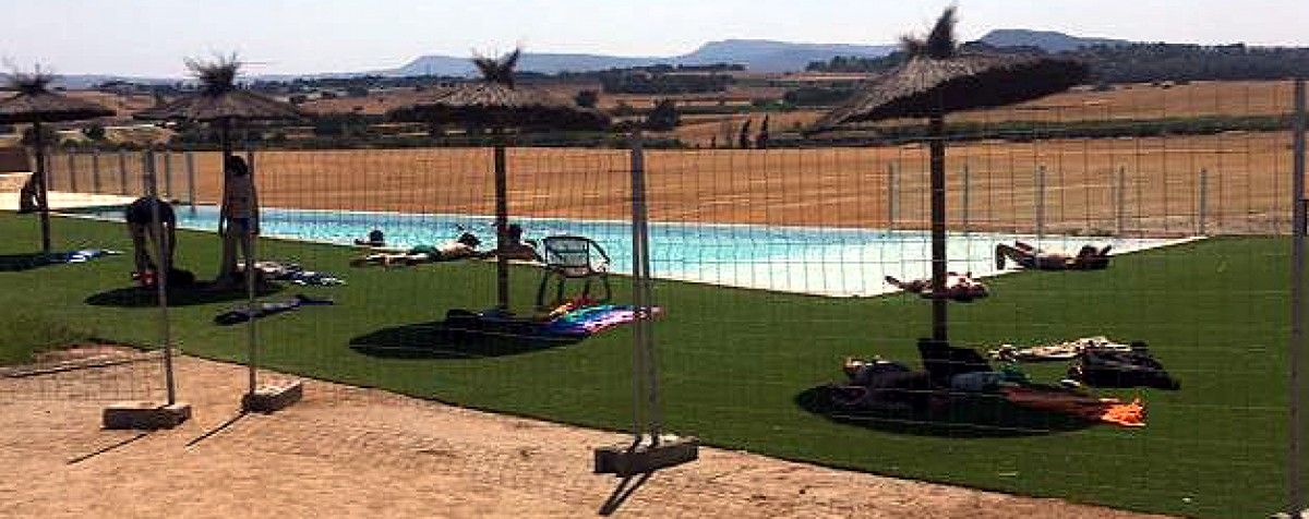 Fotografia de la piscina de l'aeròdrom que l'empresa gestora va penjar a les xarxes socials