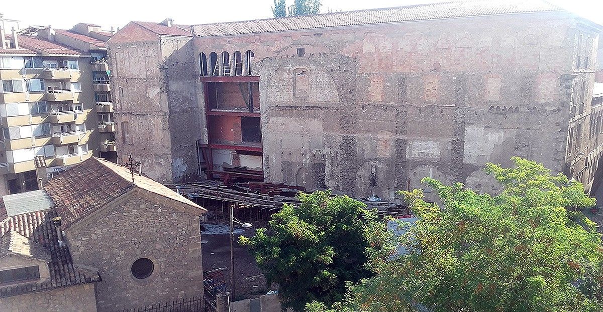 Obres aturades a l'edifici de l'antic Col·legi de Sant Ignasi