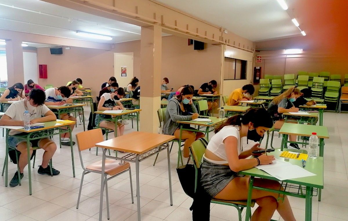 La selectivitat arrenca a Manresa amb 811 alumnes examinant-se