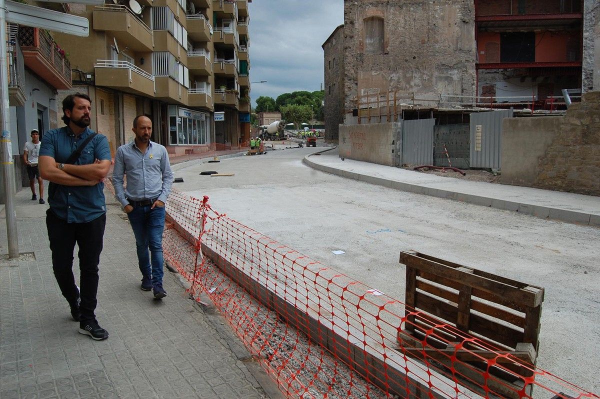 Els regidors Serracanta i Aloy visitant les obres a la Via Sant Ignasi