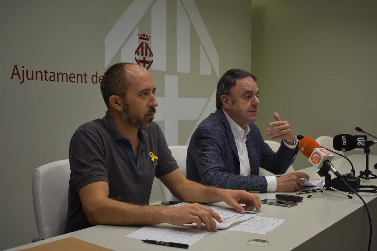 Marc Aloy i Valentí Junyent presentant la proposta d'ordenances fiscals