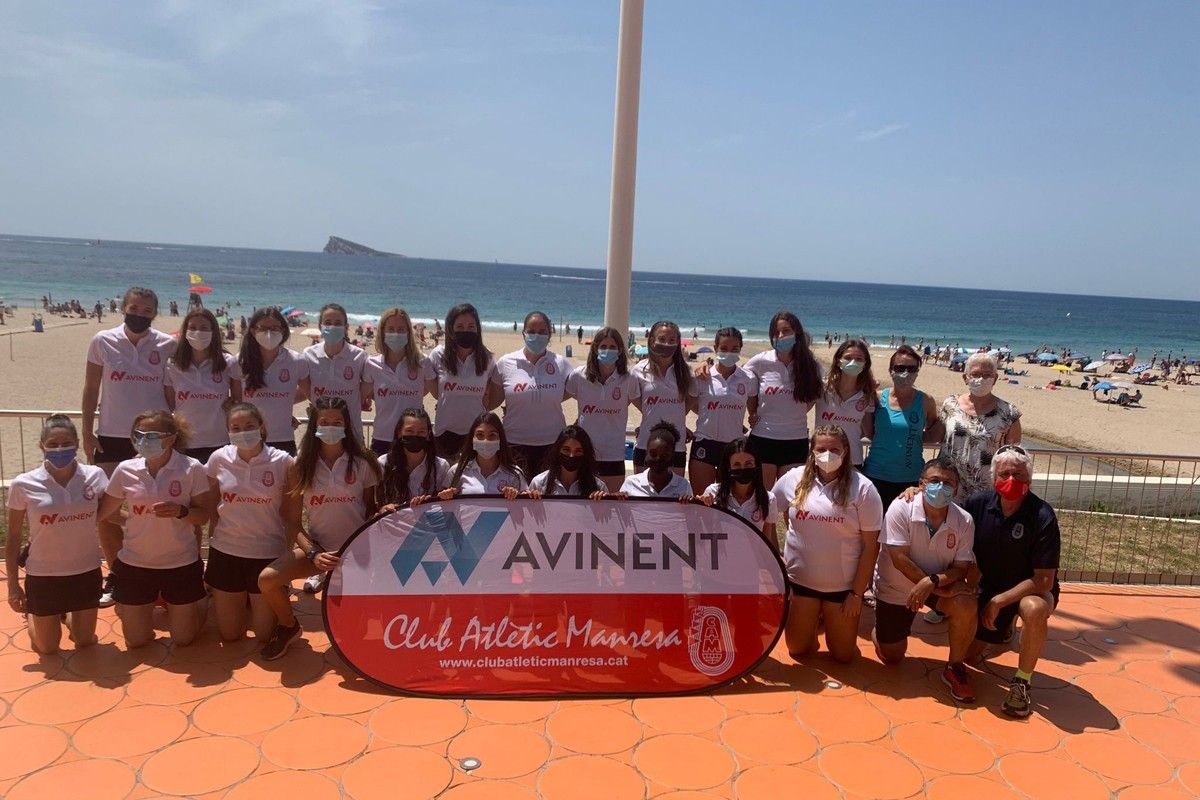 Equip femení de l'Avinent Manresa a La Nucia
