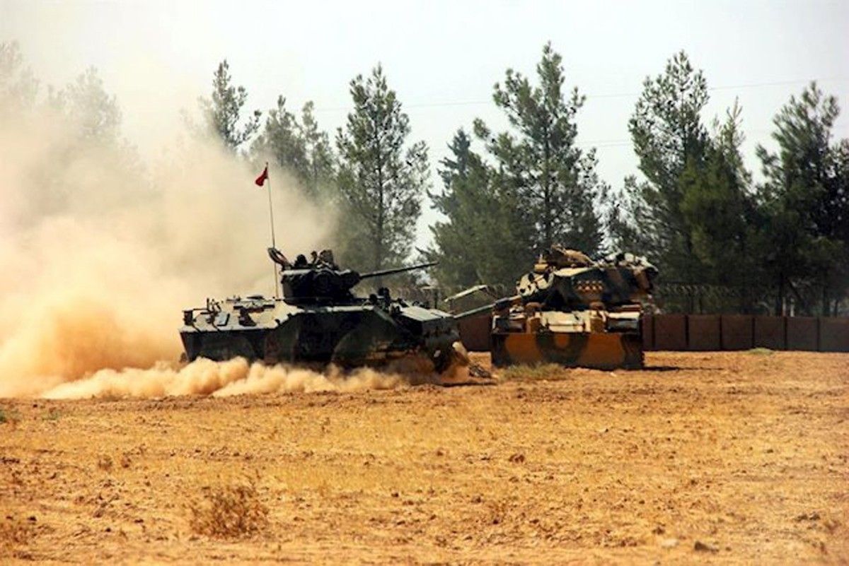 Tancs turcs a la frontera amb Síria
