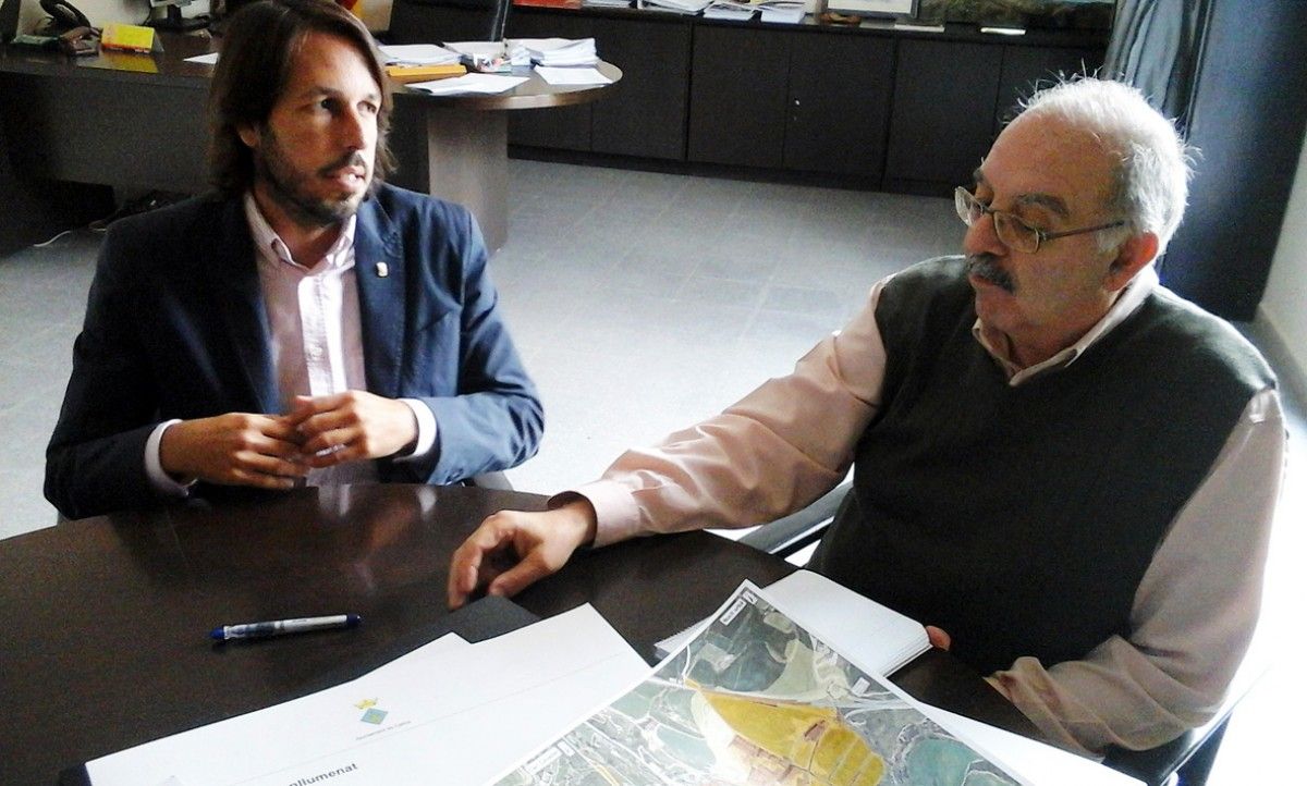 diputat d'Urbanisme i Habitatge, Josep Ramon Mut a l'alcalde de Callús, Joan Badia