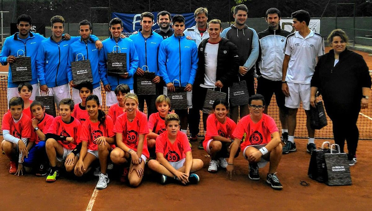 Jugadors del CT Manresa i del MDZ Tennis Academy de Cartagena