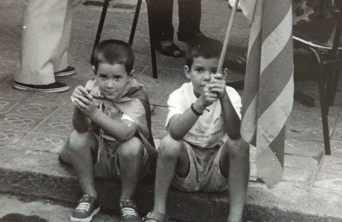 Els fills de Xavier Gual en una imatge de la Diada de 1997