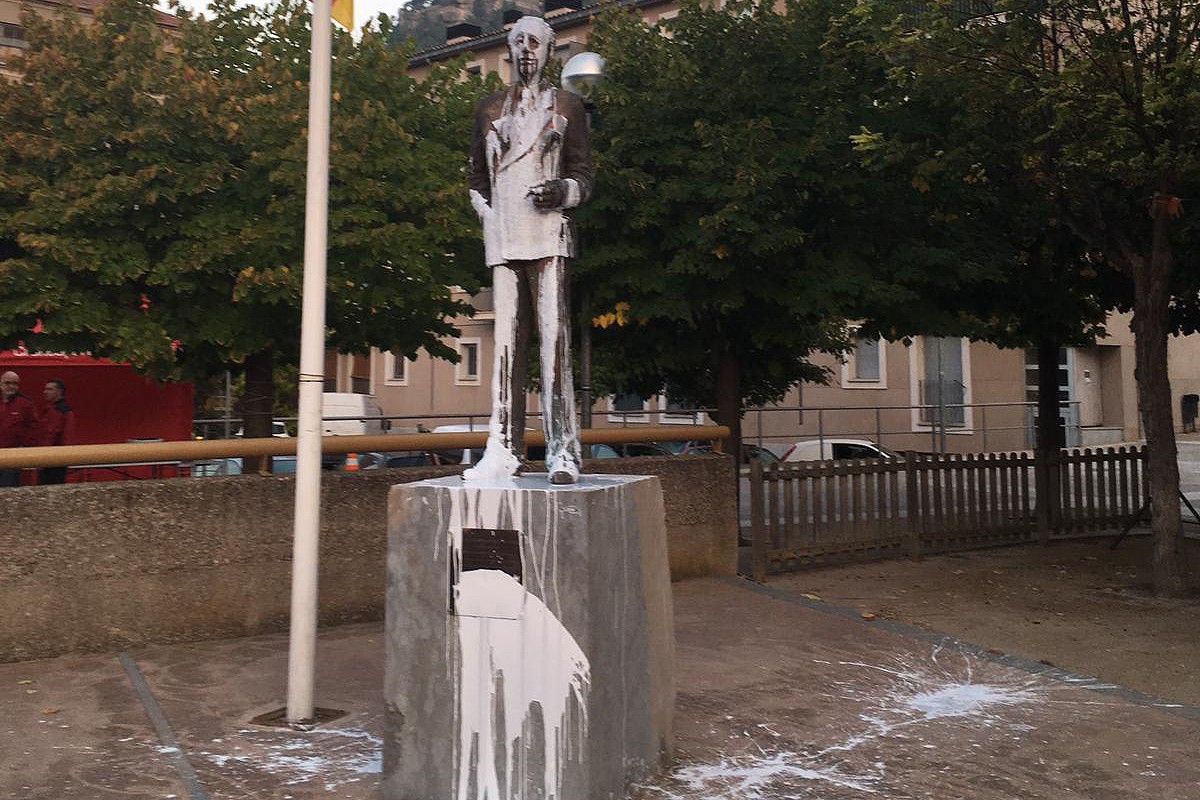 L'estàtua de Lluís Companys, de nou amb pintura