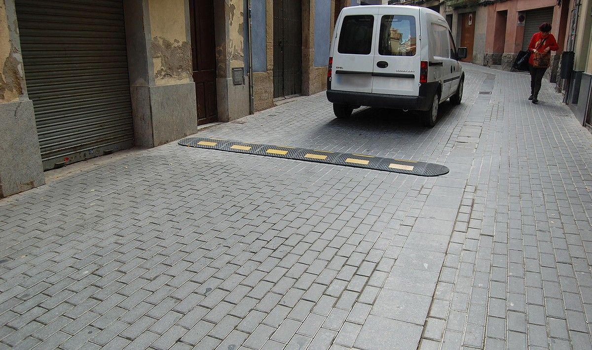 Reductors de velocitat al carrer Sant Bartomeu de Manresa