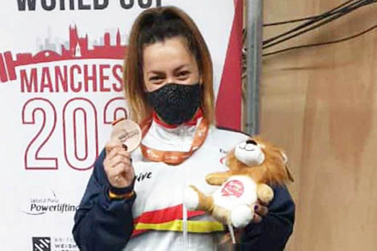 Montse Alcoba amb la medalla de bronze del Campionat del Món