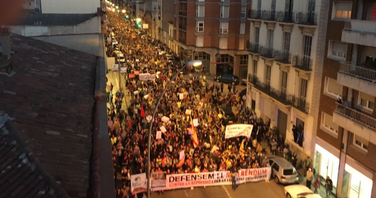 Vista de la carretera de Cardona durant la manifestació en suport a les institucions catalanes