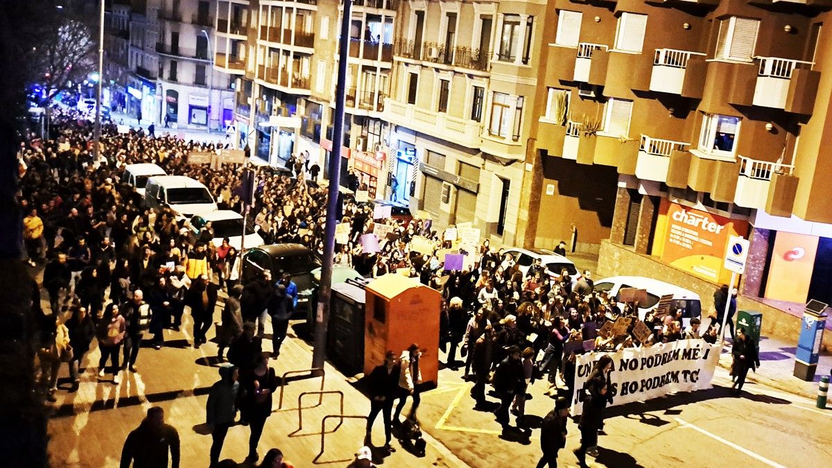 La manifestació del 8-M de 2023 al seu pas per la Muralla del Carme