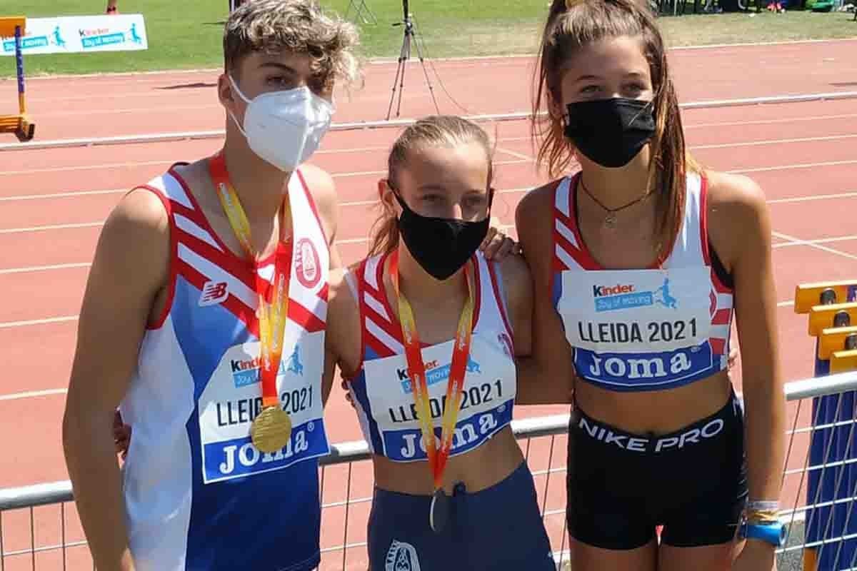 Els tres medallistes manresans, Biel Cirujeda, Queralt Vallbona i Ona Bonet