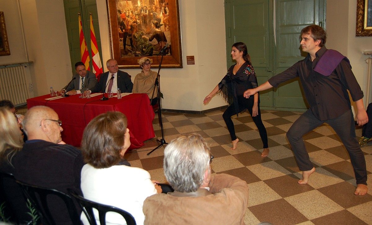 Ball de l'homenatge als pioners de la Fira Mediterrània amb Jordi Gros i Ariadna Guitart, de l'Agrupació Cultural del Bages
