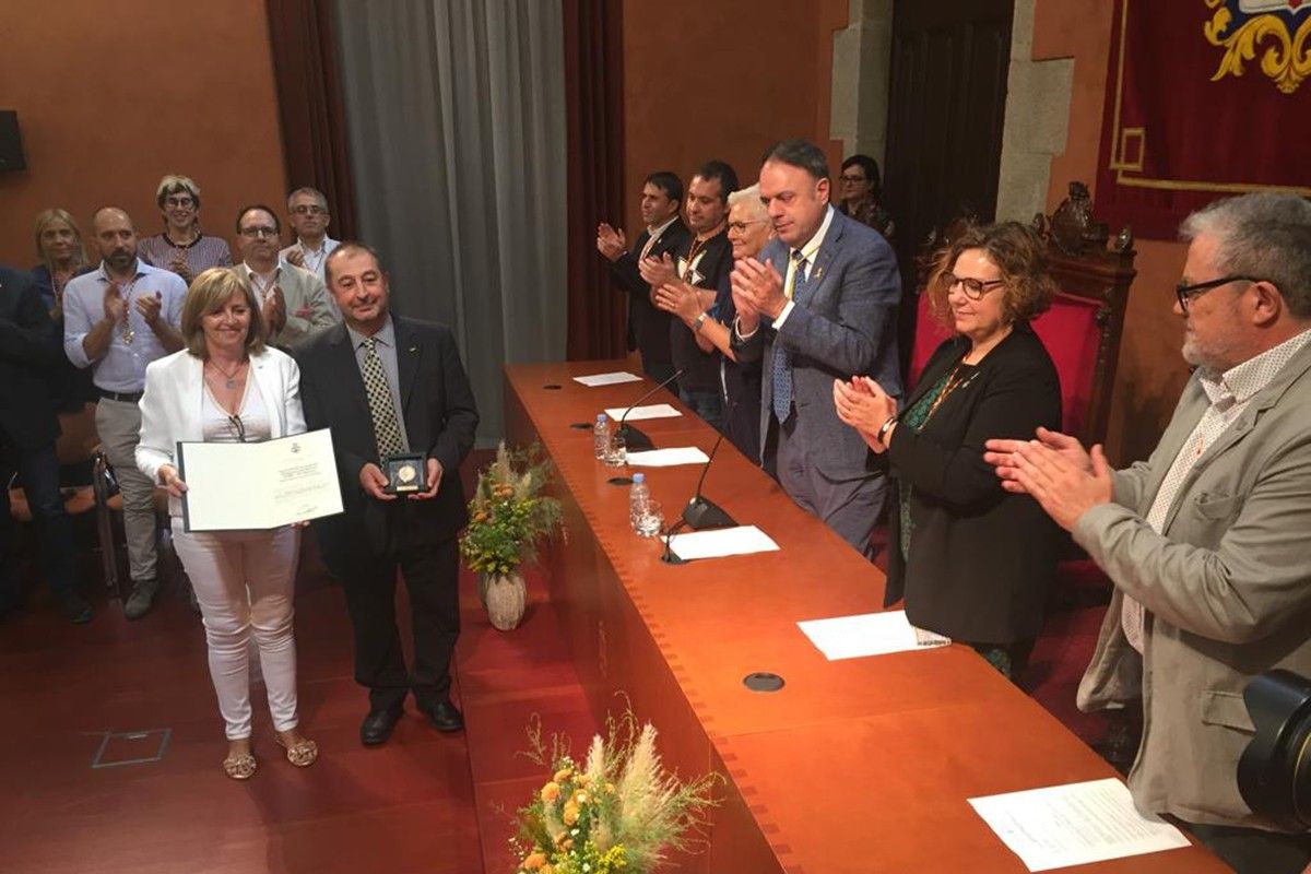 Rosa Argelaguet rebent la Medalla de la Ciutat al Mèrit Educatiu a l'EPSEM