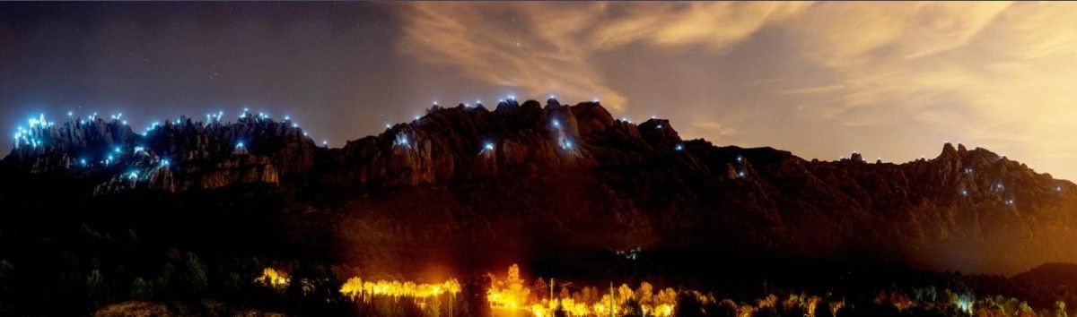 Gigafoto de Montserrat la nit de la Llum i Llibertat
