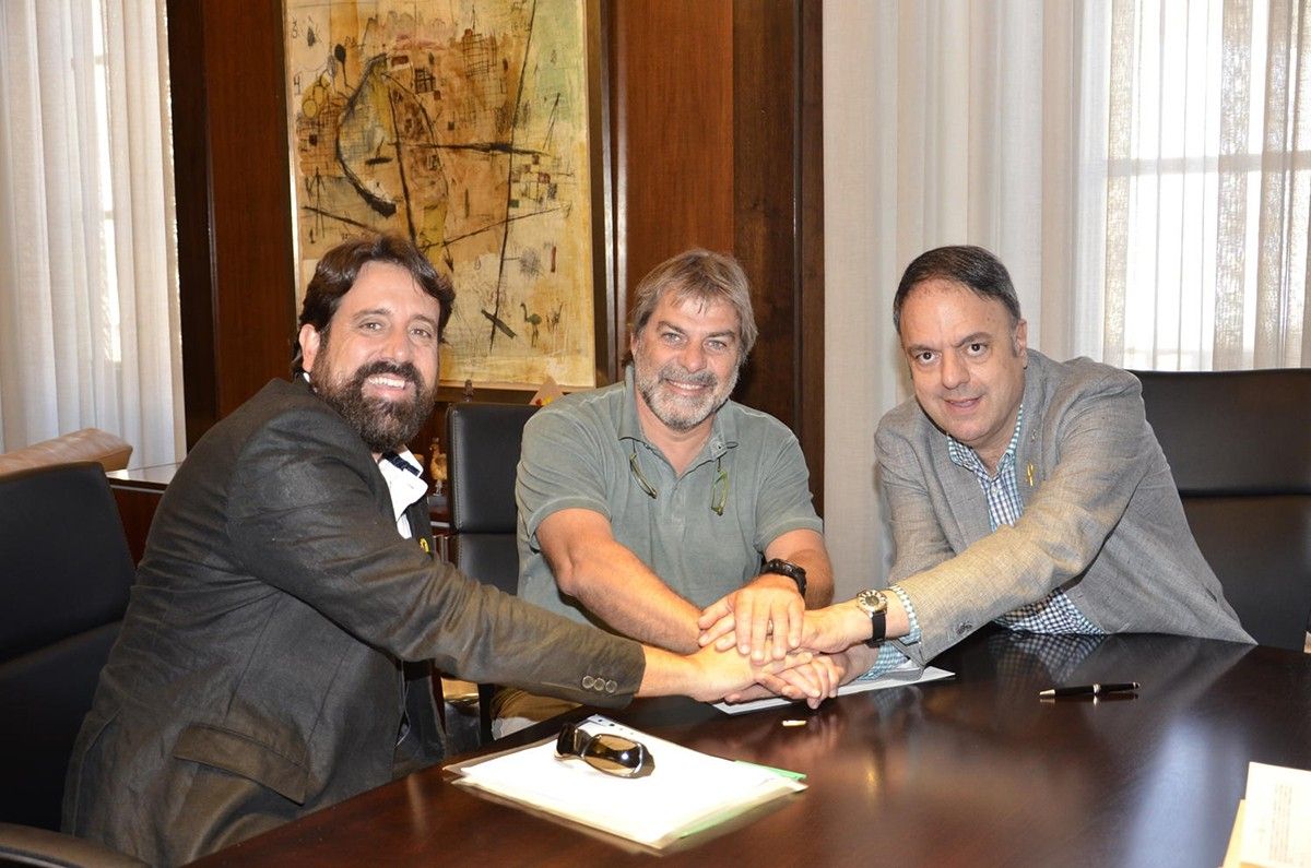 Jordi Serracanta, Josep Maria Gil Albero i Valentí Junyent després de la signatura