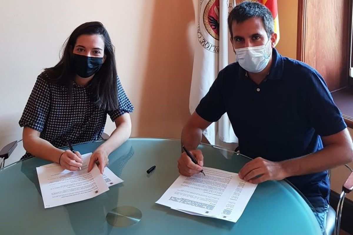 Signatura del conveni entre UBIC i Ajuntament de Cardona