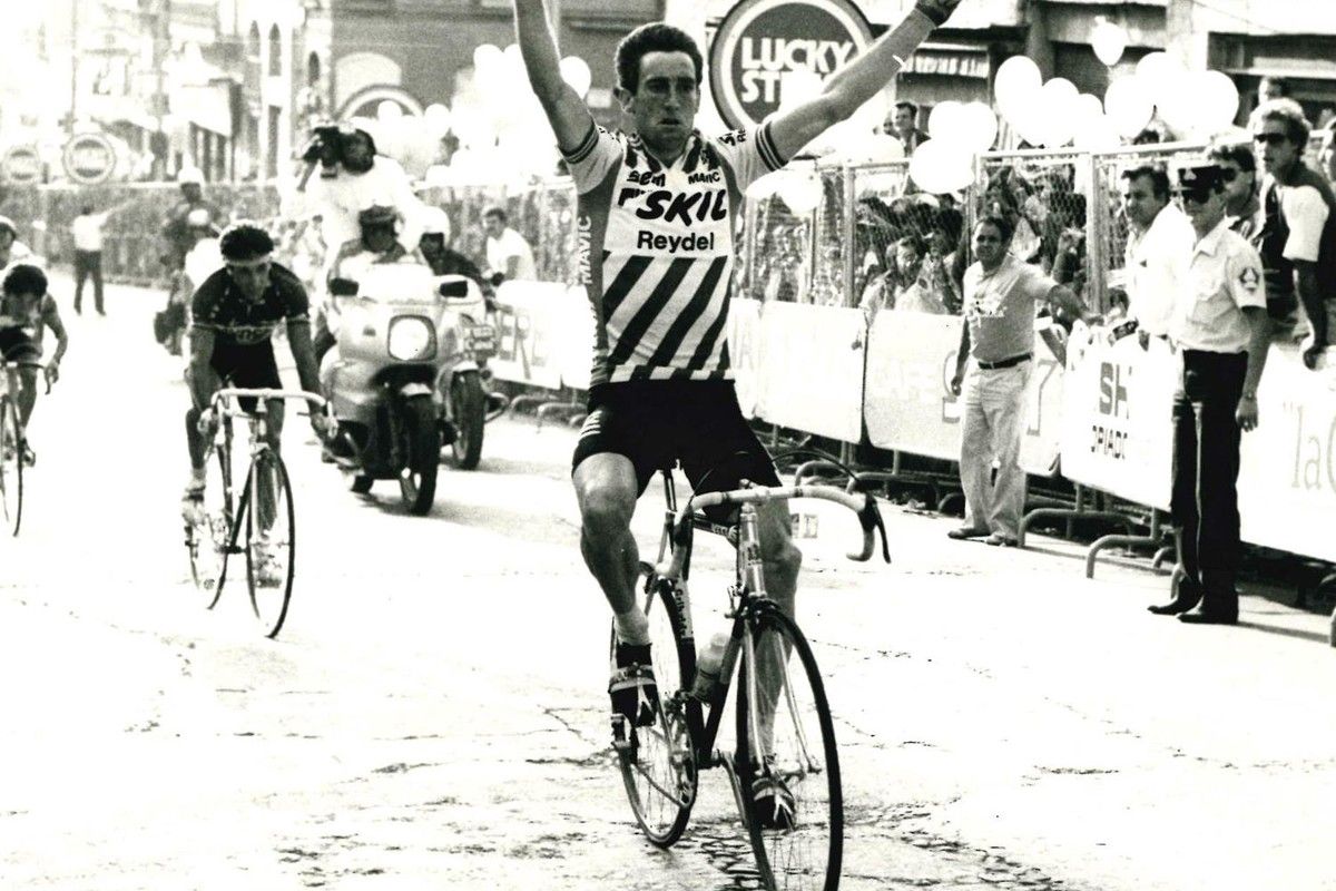 L’irlandès Sean Kelly guanyant a Manresa (Etapa Sant Boi de Llobregat – Manresa, Volta 1984)