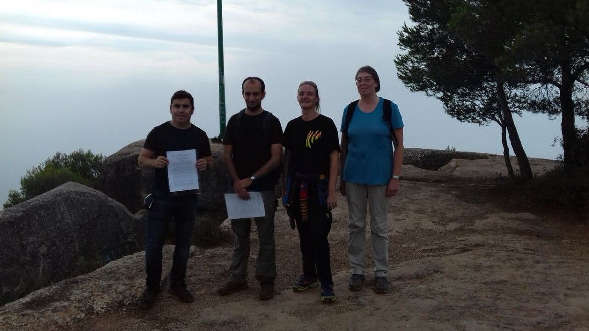 Representants dels ajuntaments de Sant Joan, Manresa, Rajadell i Fonollosa, dalt del cim del Collbaix