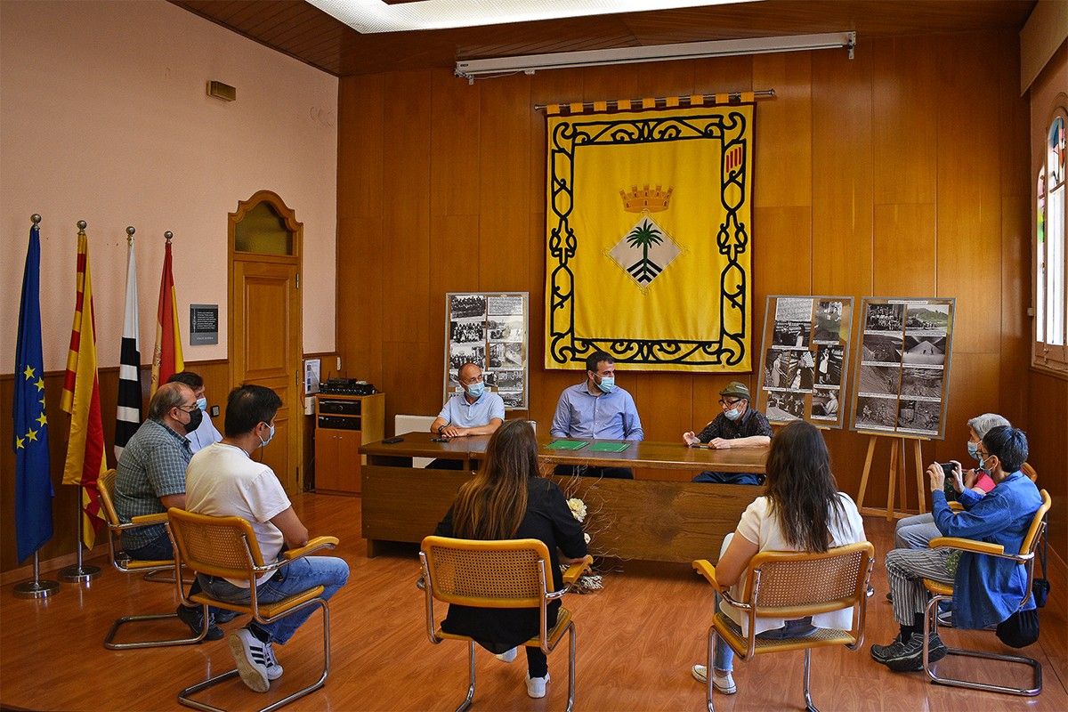 Signatura del conveni de donació del Fons Fotografia Juncadella a l'Arxiu Municipal de Súria