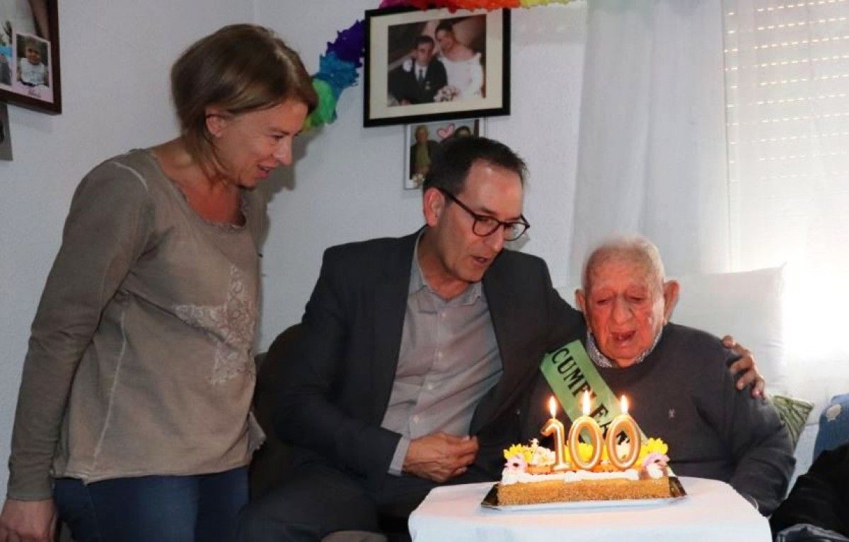 L'Ajuntament de Sant Fruitós felicita Juan Domene pel seu 100è aniversari