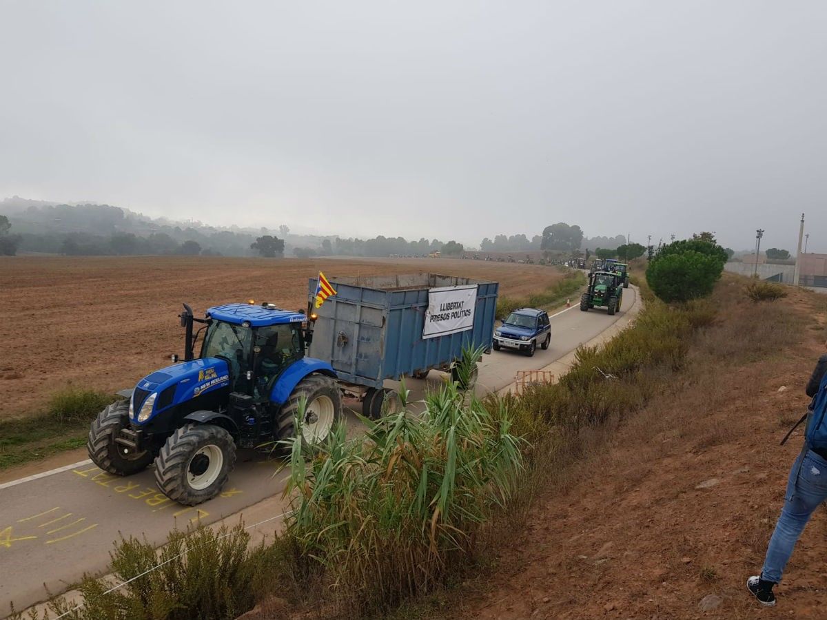 Els tractors arribant a Lledoners 