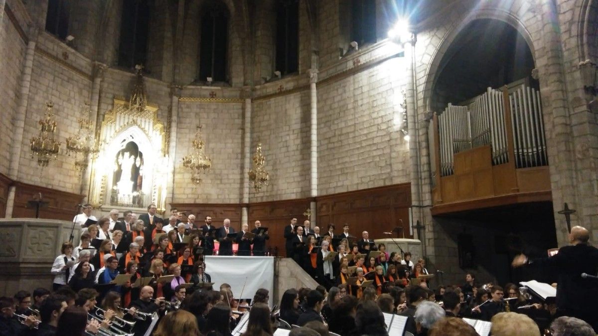 Pasada edició del Tradicional Concert de la Coral Cardonina amb l'orgue presidint la capella lateral del prebisteri