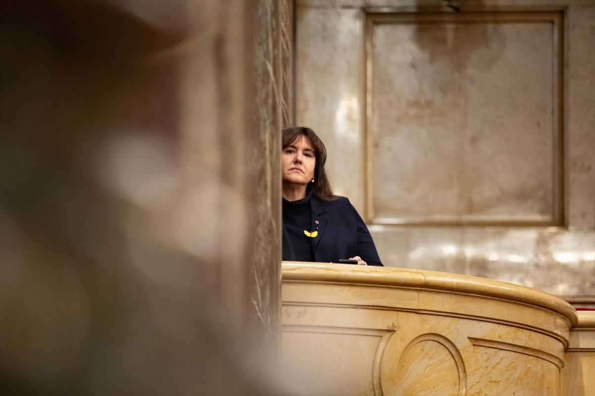 La presidenta suspesa del Parlament, Laura Borràs, a la tribuna de convidats del Parlament.