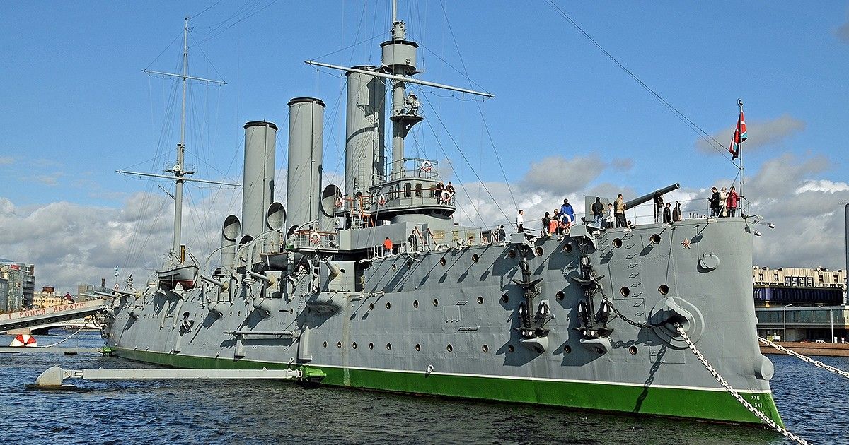 Imatge del llegendari creuer Aurora, actualment convertit en un vaixell-museu, que va donar l'ordre d'inici de la Revolució Russa