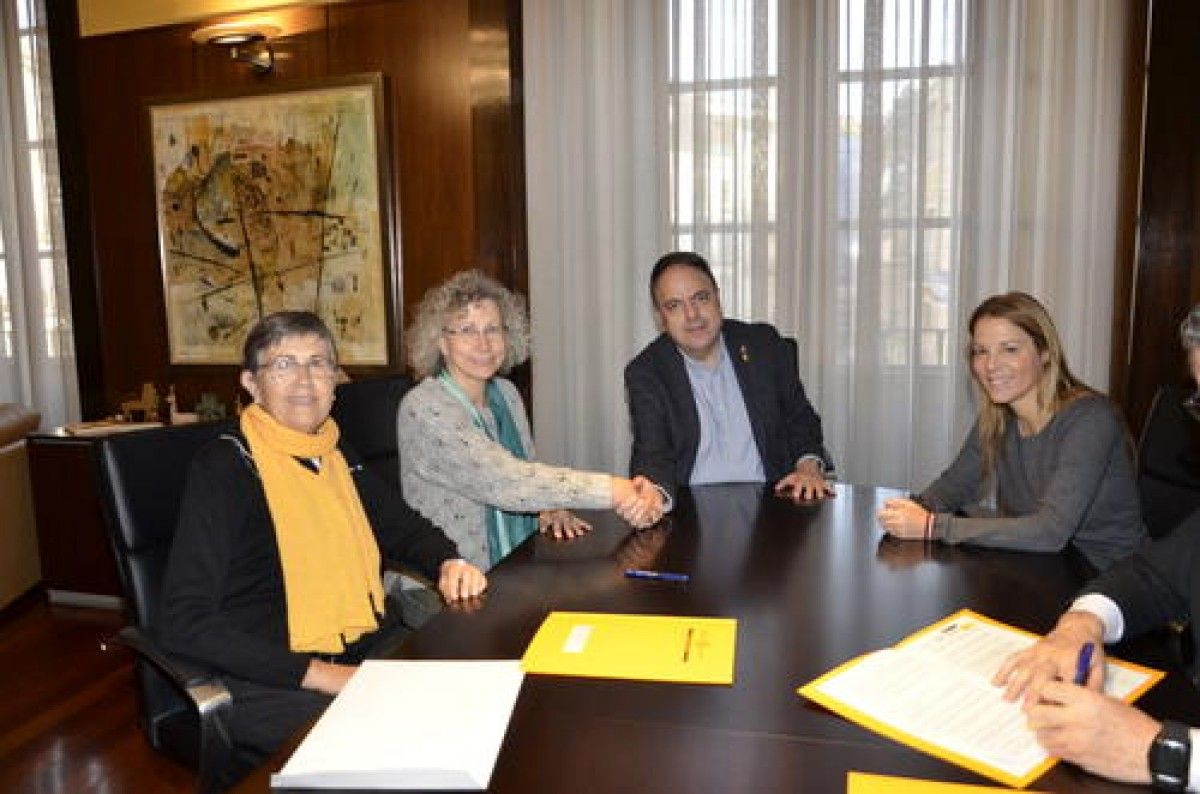 Signatura dels convenis entre Ajuntament i Càritas