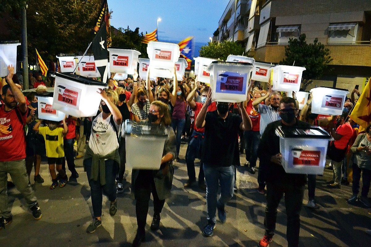 Capçalera de la manifestació de l'1-O a Sant Joan de Vilatorrada